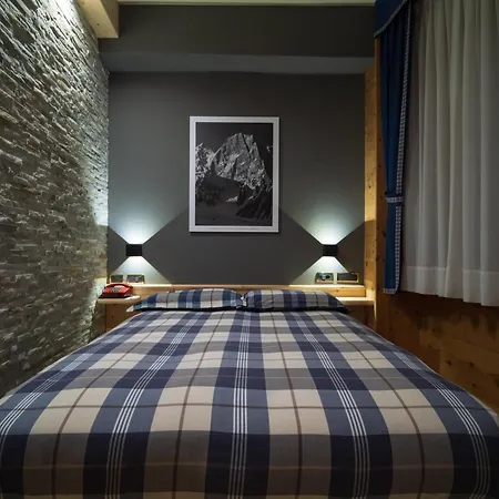 Meuble Garni Della Contea Hotell Bormio