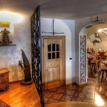 Meuble Garni Della Contea Hotel 3*