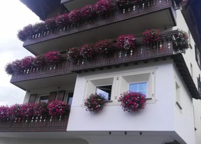 Meuble Garni Della Contea Hotel Bormio